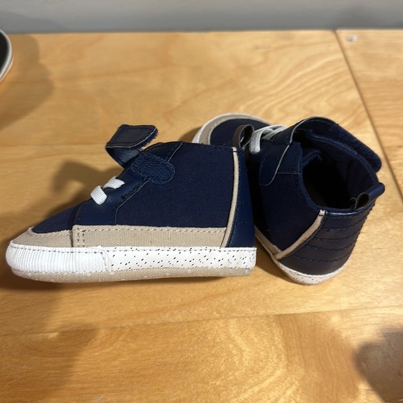 2 pairs CARTERS of baby boy crib shoe size 3-6 months - Picture 12 of 15